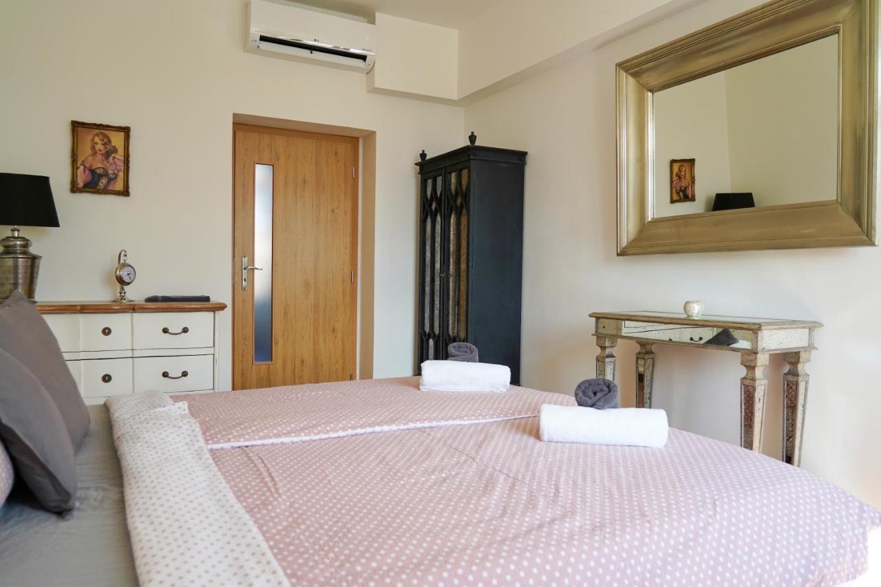 Apartman Praha Brevnov Exteriör bild