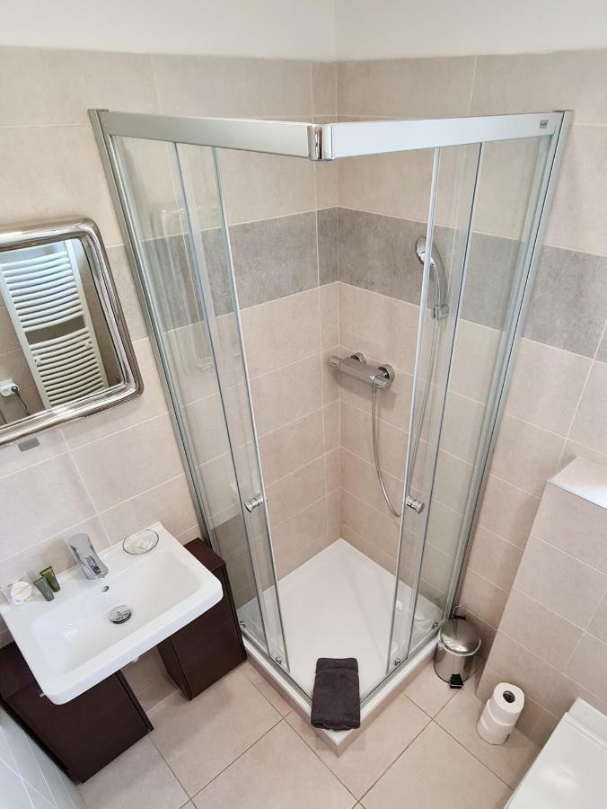 Apartman Praha Brevnov Exteriör bild